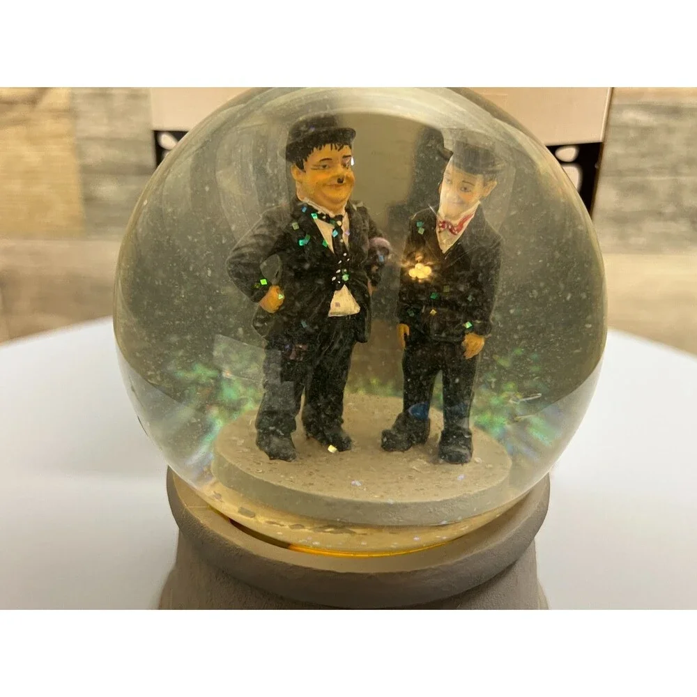 1999 Dave Grossman Creations Laurel & Hardy Water Snow Globe LHGL-1